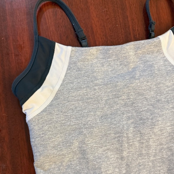 Lululemon retro-style sleeveless workout top - Picture 2 of 8